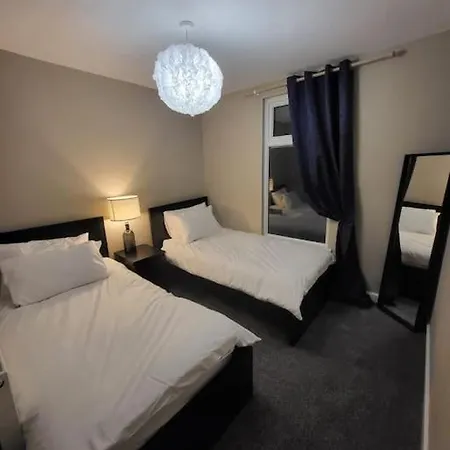 4 Bedrooms, 8 Min To Manchester City! Exterior photo