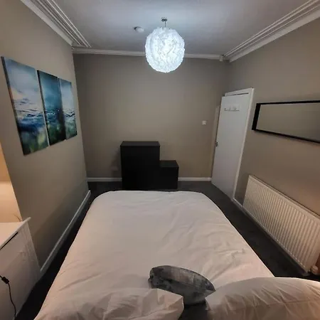 4 Bedrooms, 8 Min To Manchester City! Exterior photo