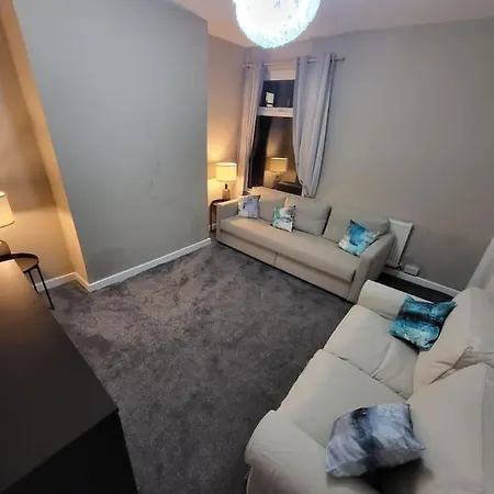 4 Bedrooms, 8 Min To Manchester City! Exterior photo