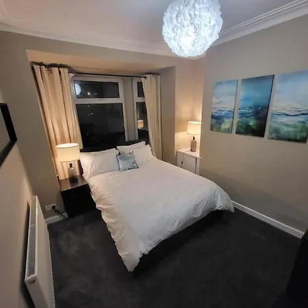 4 Bedrooms, 8 Min To Manchester City! Exterior photo