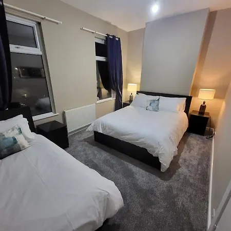 4 Bedrooms, 8 Min To Manchester City! Exterior photo