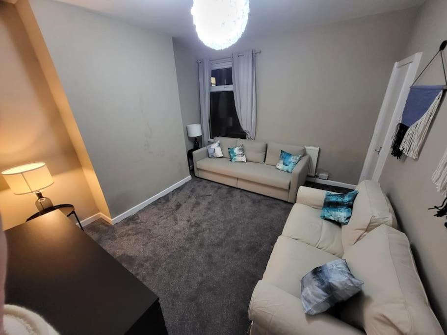 Holiday home 4 Bedrooms, 8 Min To City! Manchester